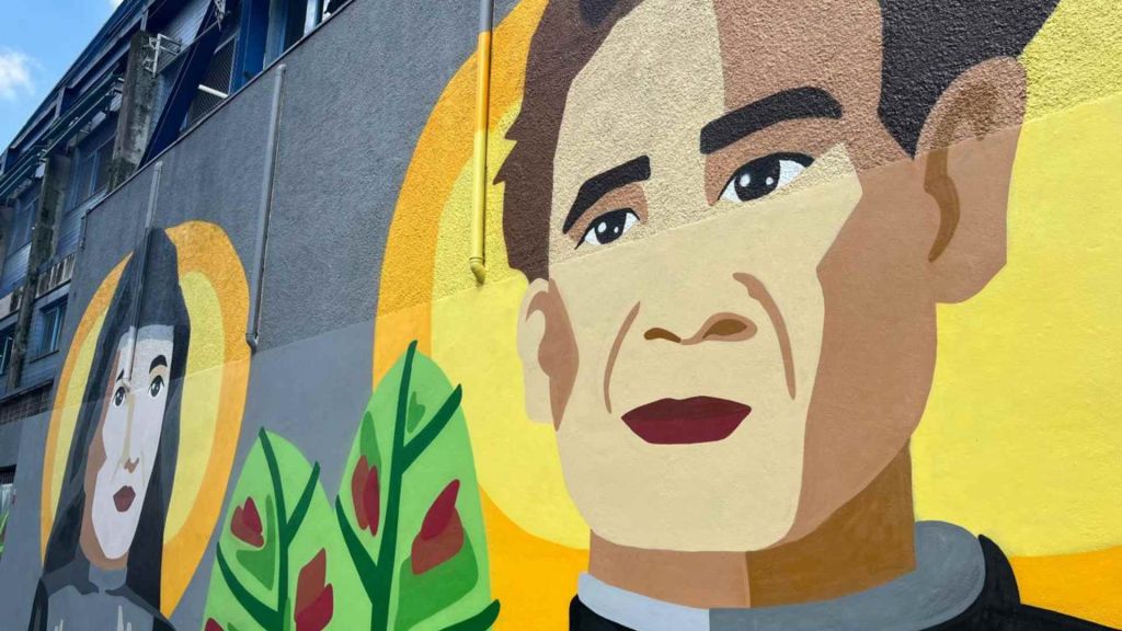 Mural artístico transforma muros do Instituto Coração de Jesus em homenagem a Dom Bosco e Madre Mazzarello 